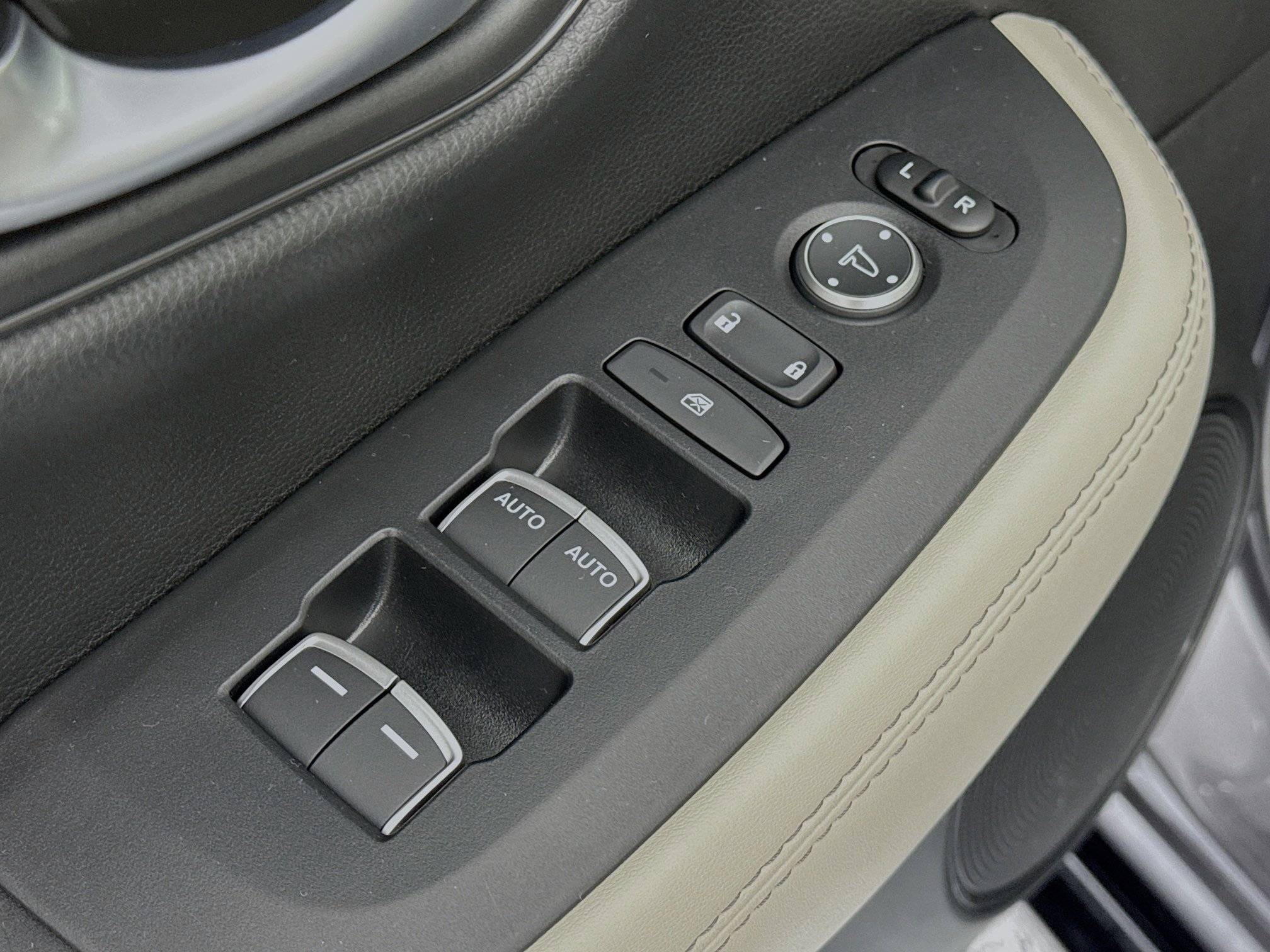 Certified 2026 Honda HR-V EX-L image 17