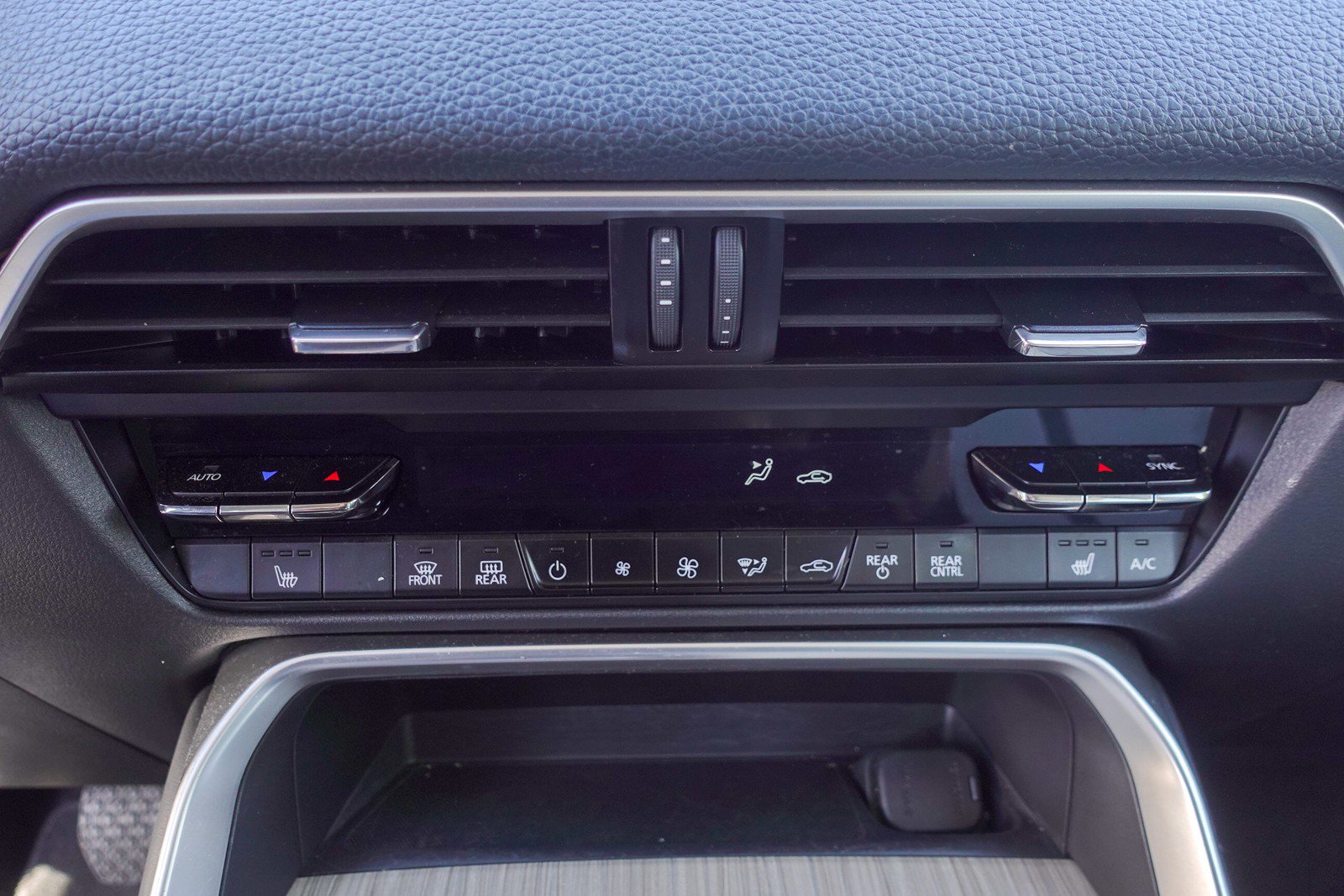 Used 2024 MAZDA CX-90 Plug-In Hybrid w/ Preferred image 18