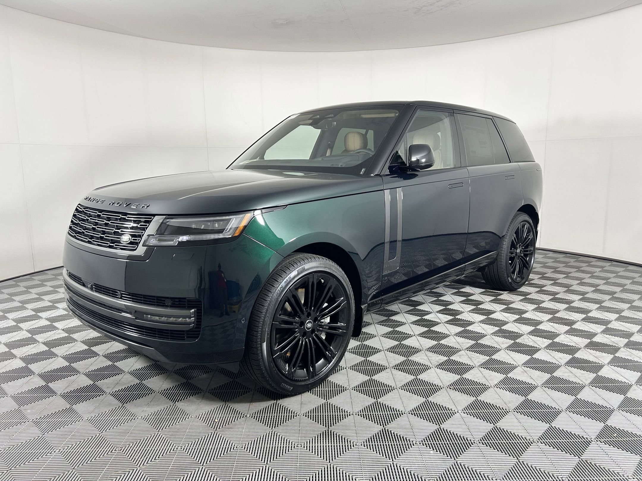 New 2025 Land Rover Range Rover SE video 1