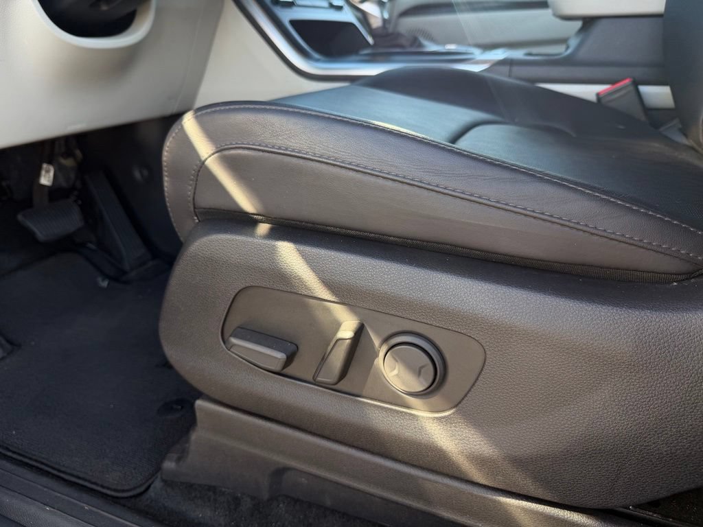 Certified 2024 Kia Carnival LX FWD image 13