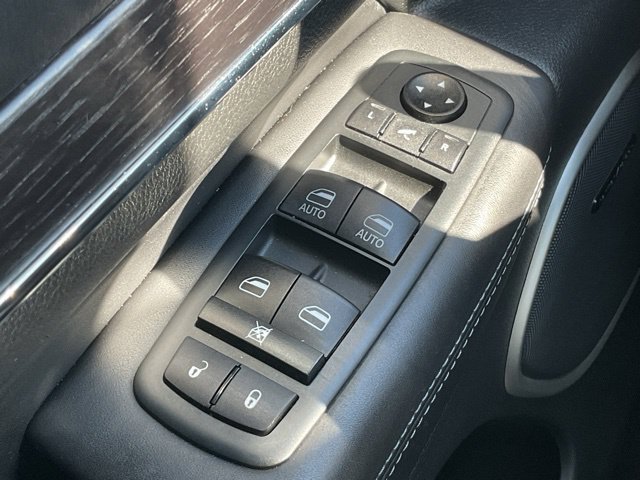 Used 2021 Jeep Grand Cherokee Summit w/ Platinum Series Group AWD/4WD image 37