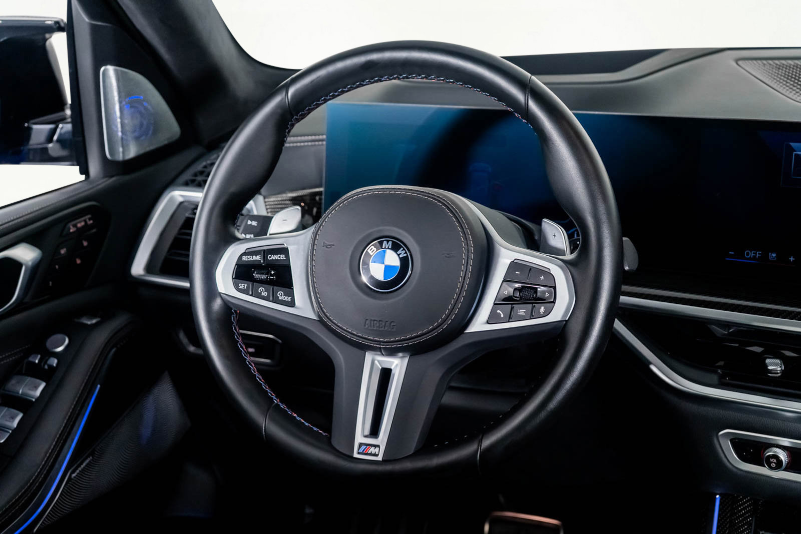 Used 2024 BMW X7 M60i w/ Premium Package image 25