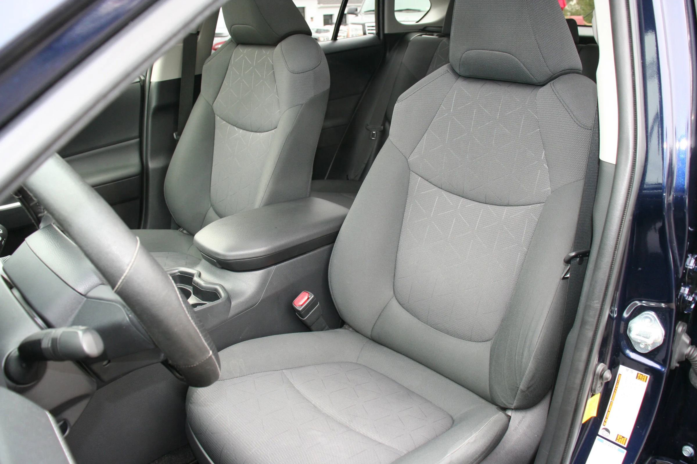 Used 2019 Toyota RAV4 XLE w/ Convenience Package image 7