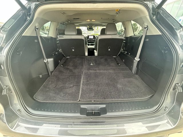 Used 2023 Toyota Highlander XLE FWD image 6
