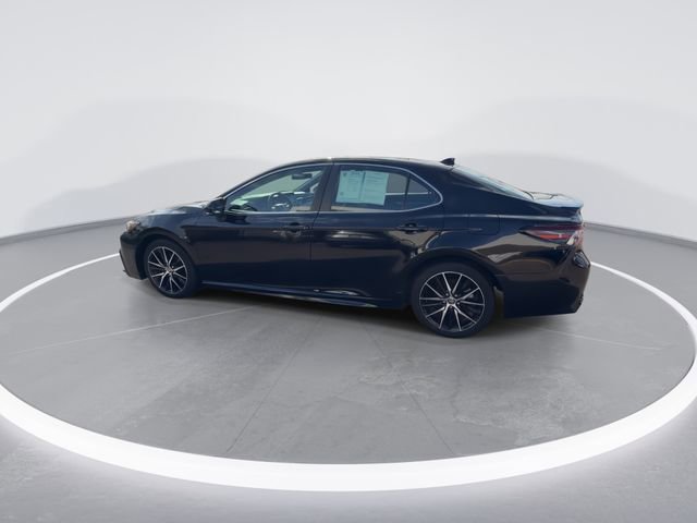 Used 2023 Toyota Camry SE image 6
