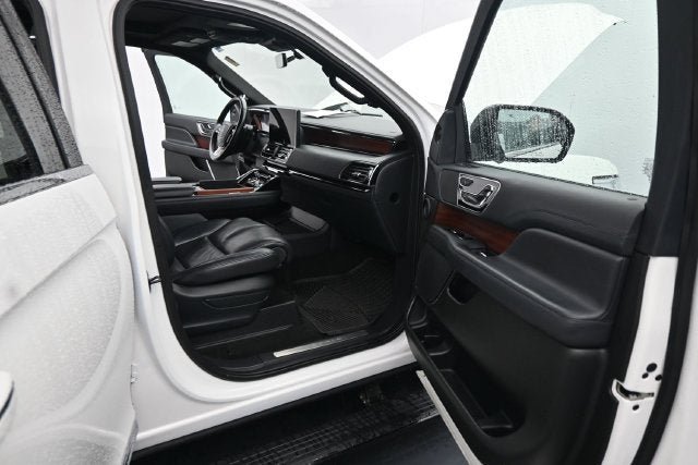 Used 2023 Lincoln Navigator Reserve AWD/4WD image 14