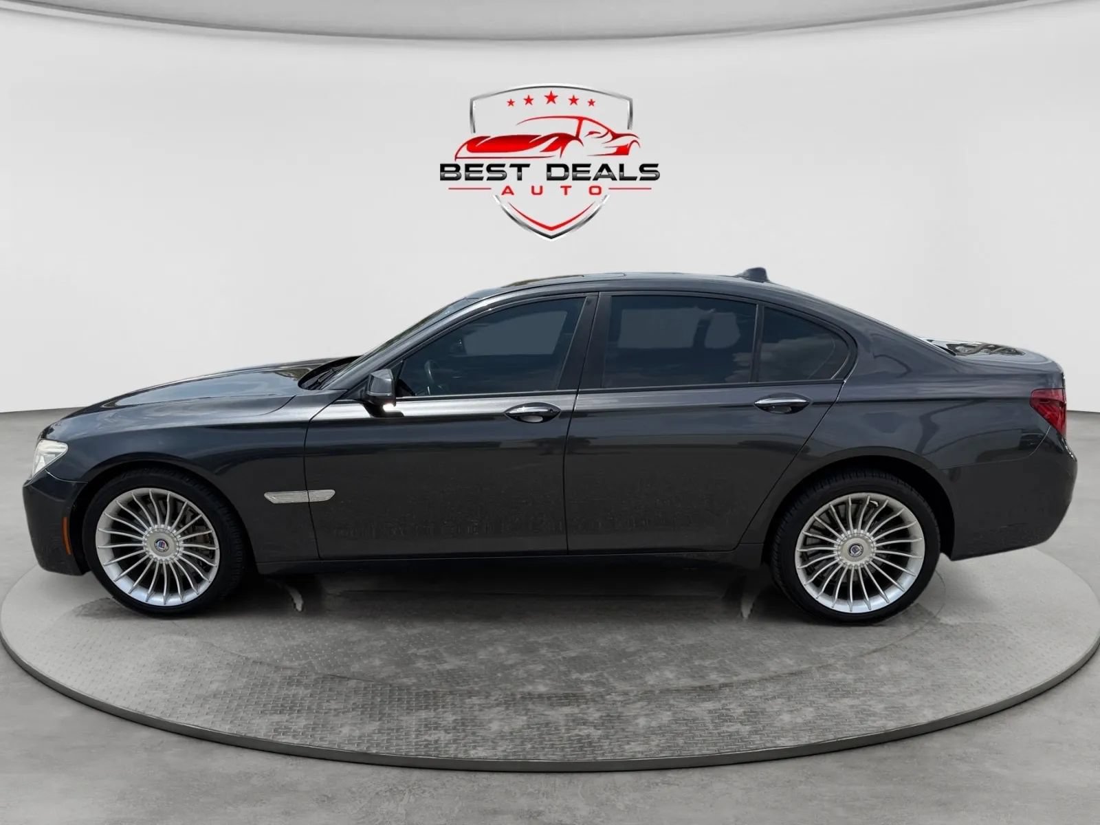 Used 2015 BMW 750i RWD image 2
