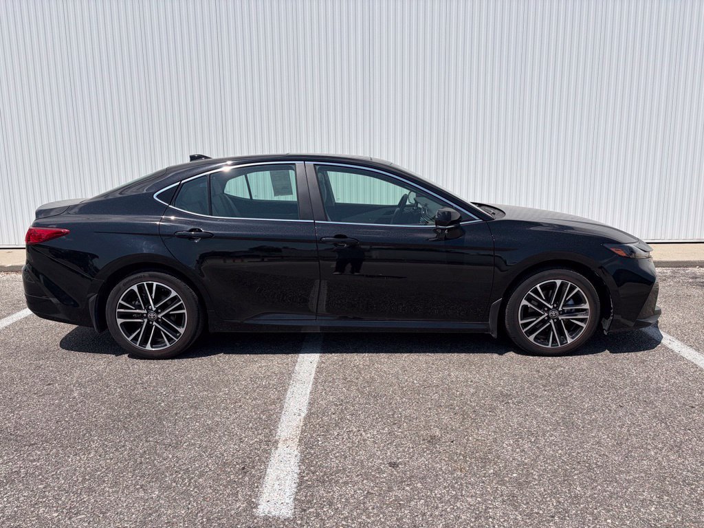 Used 2025 Toyota Camry XLE AWD/4WD image 9