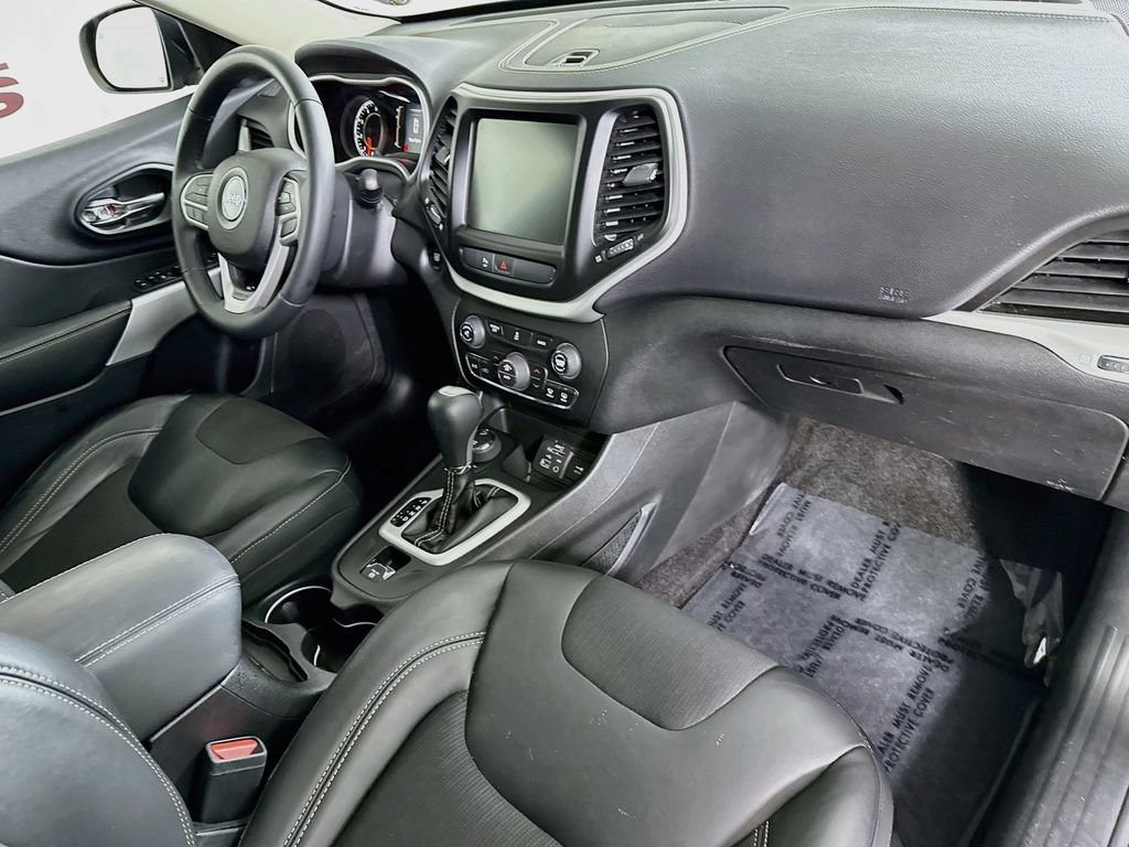 Used 2018 Jeep Cherokee Latitude Plus w/ Comfort/Convenience Group AWD/4WD image 33