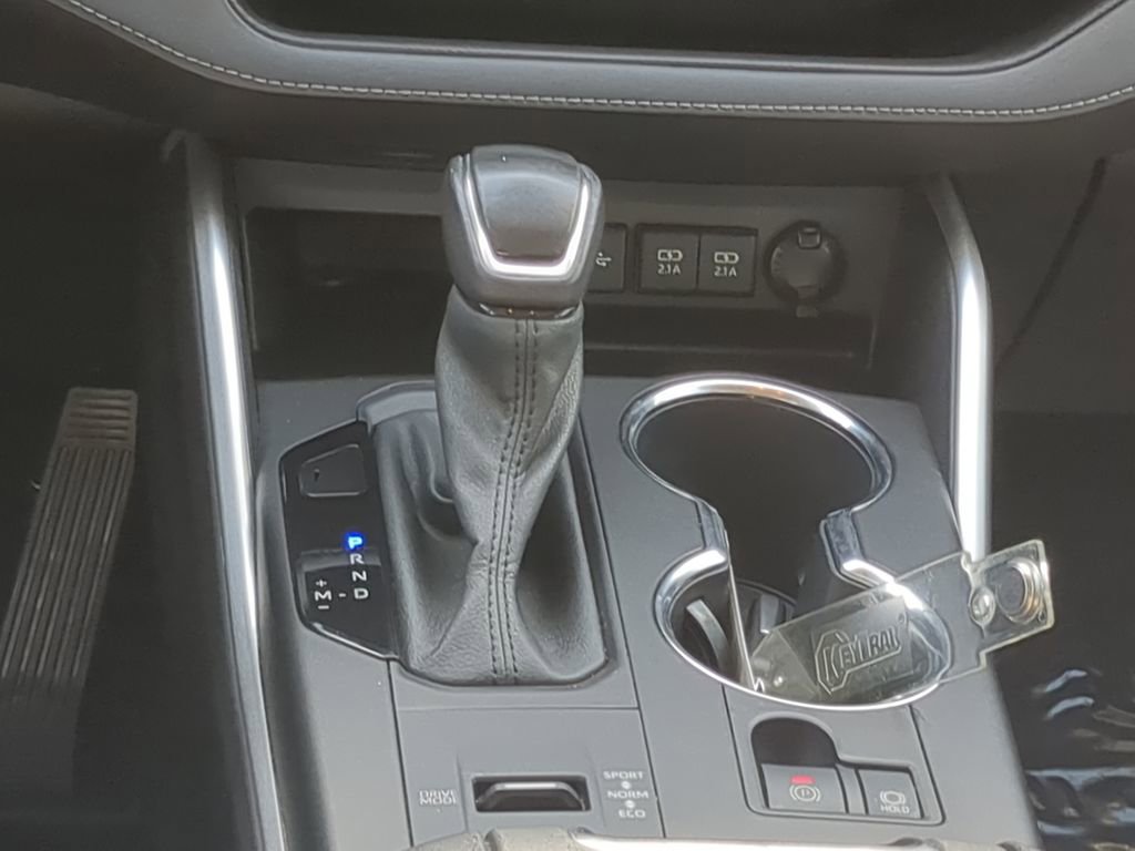 Used 2021 Toyota Highlander XLE image 25