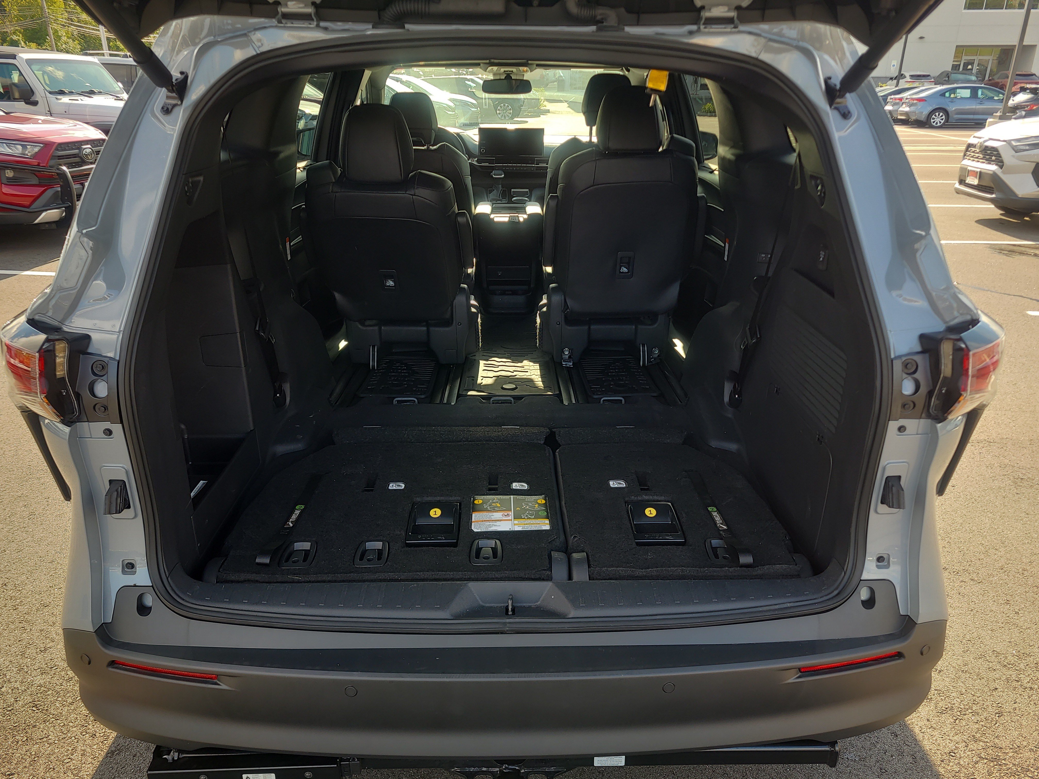 Certified 2025 Toyota Sienna XLE Woodland Edition AWD/4WD image 31