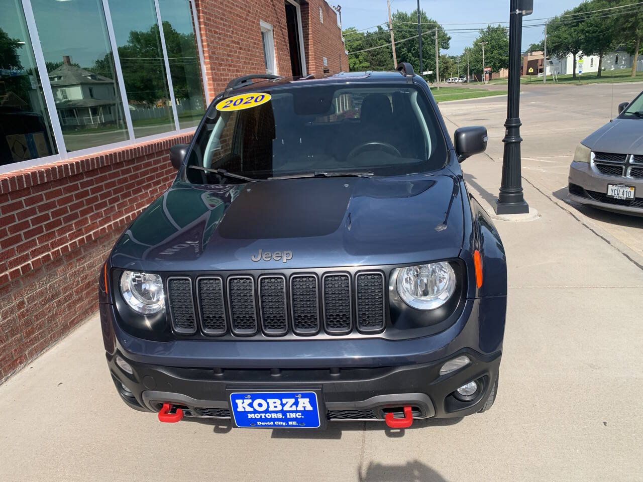 Used 2020 Jeep Renegade Trailhawk w/ Popular Equipment Group AWD/4WD image 5