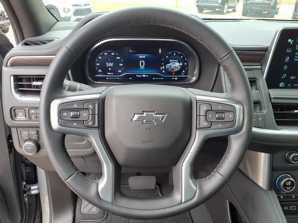 Used 2024 Chevrolet Suburban Z71 w/ Luxury Package AWD/4WD image 29