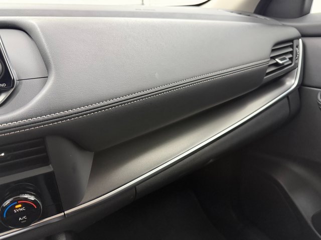 Used 2025 Nissan Rogue SV image 23