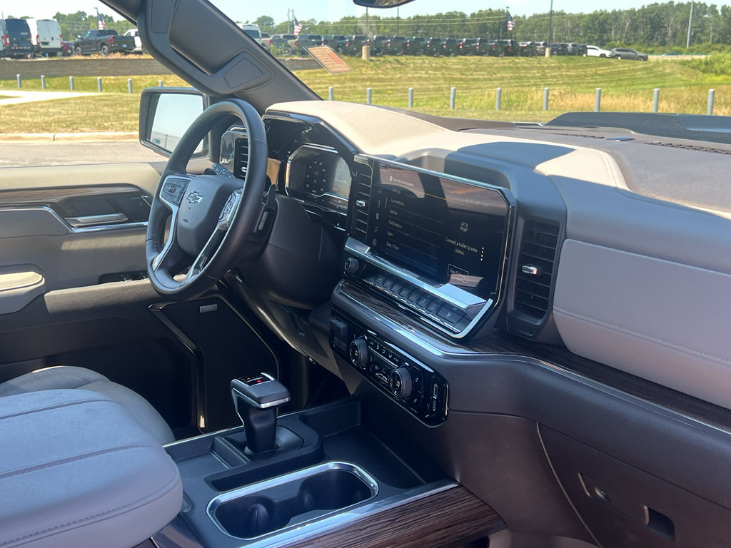 Used 2025 Chevrolet Silverado 1500 LT Trail Boss w/ LT Trail Boss Premium Package AWD/4WD image 28