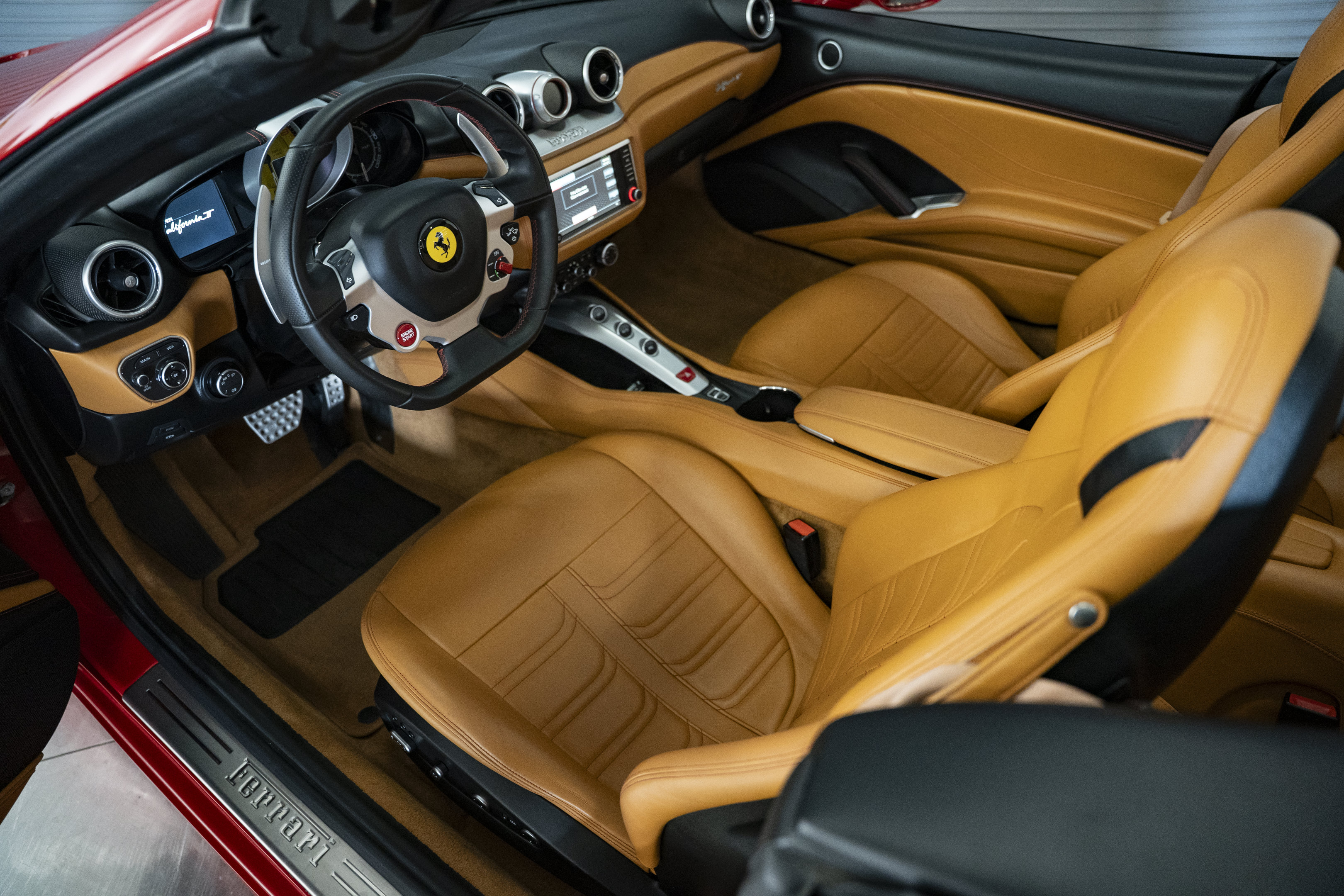Used 2016 Ferrari California T RWD image 33
