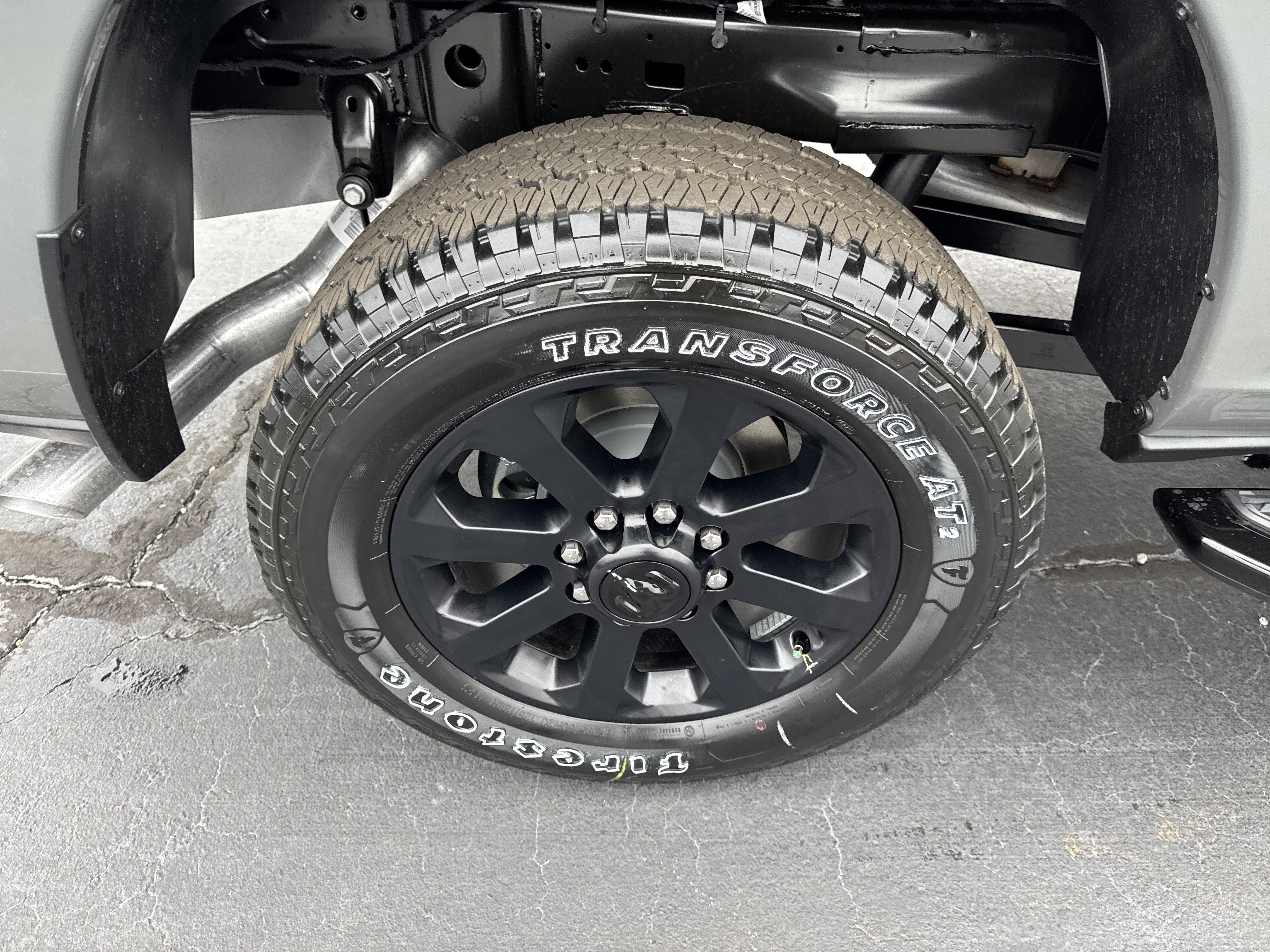 New 2026 RAM 2500 Laramie AWD/4WD image 17