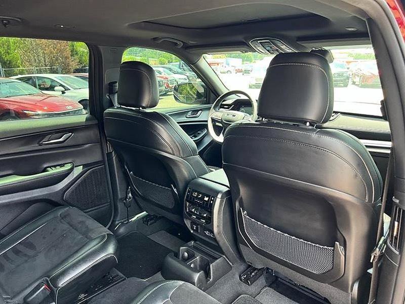 Used 2024 Jeep Grand Cherokee L Altitude AWD/4WD image 42