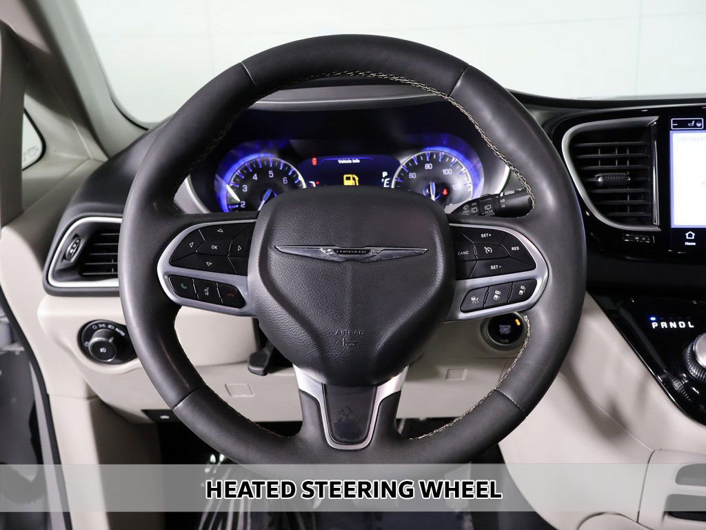 Used 2024 Chrysler Pacifica Touring-L FWD image 8