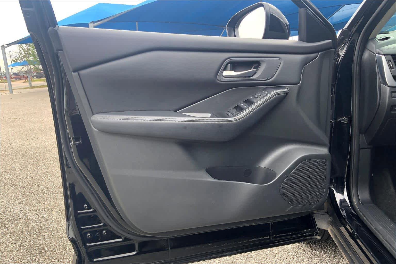 Used 2025 Nissan Rogue SV FWD image 22