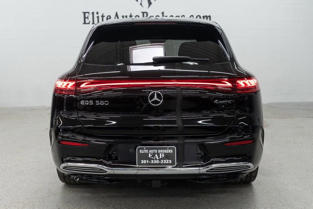 Used 2023 Mercedes-Benz EQS 580 4MATIC SUV w/ Exclusive Trim Package image 4