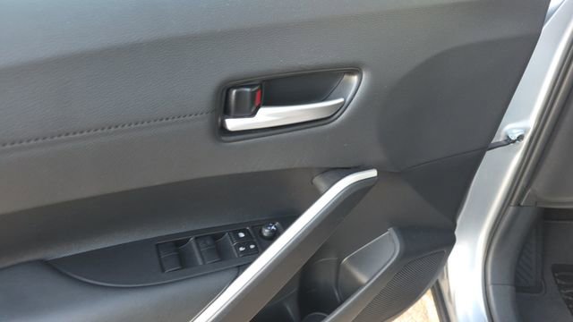 Used 2025 Toyota Corolla Cross XLE w/ Convenience Package image 11