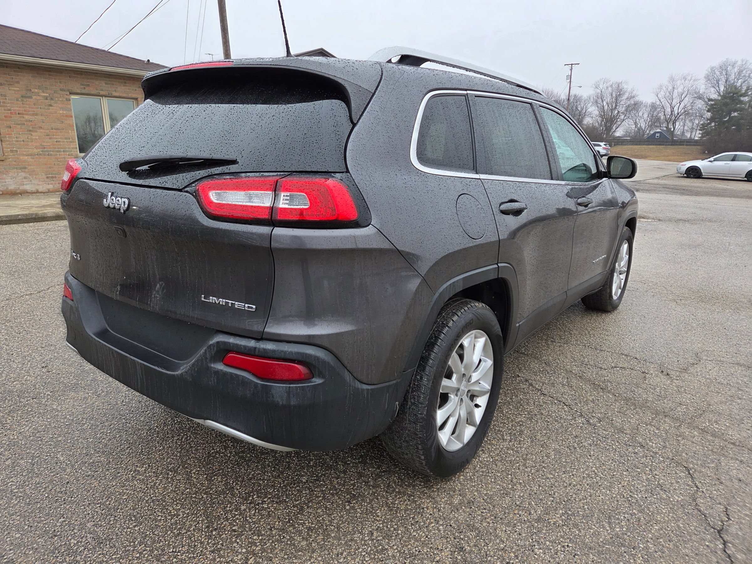 Used 2017 Jeep Cherokee Limited AWD/4WD image 5