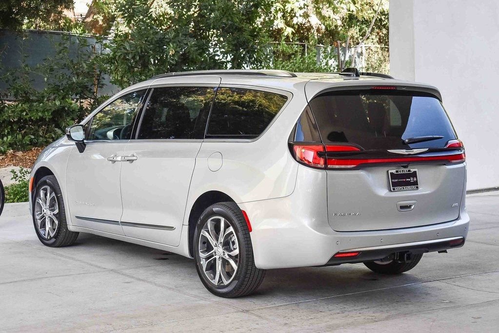 New 2026 Chrysler Pacifica Pinnacle w/ Trailer Tow Group image 4