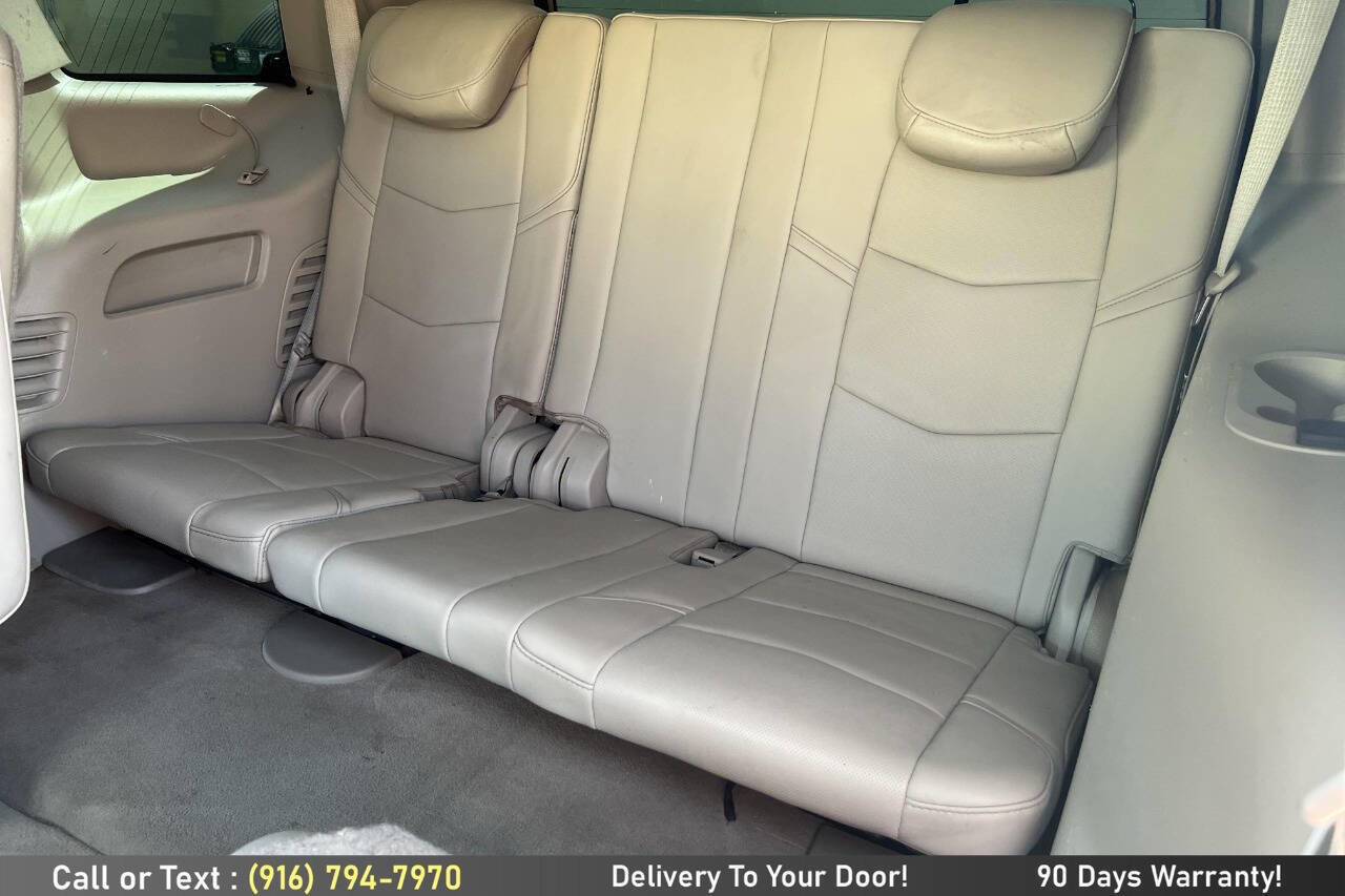 Used 2015 Cadillac Escalade Premium image 31