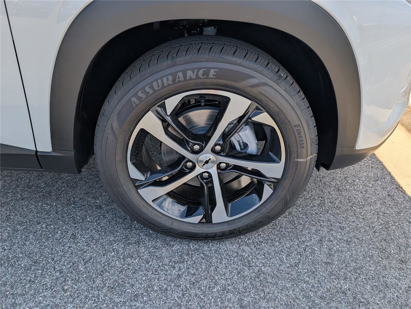 New 2026 Chevrolet Trax RS w/ Sunroof Package FWD image 5