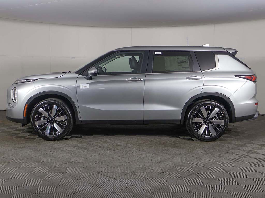 New 2025 Mitsubishi Outlander SE image 20