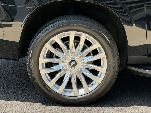 Used 2023 Cadillac Escalade ESV Luxury AWD/4WD image 8
