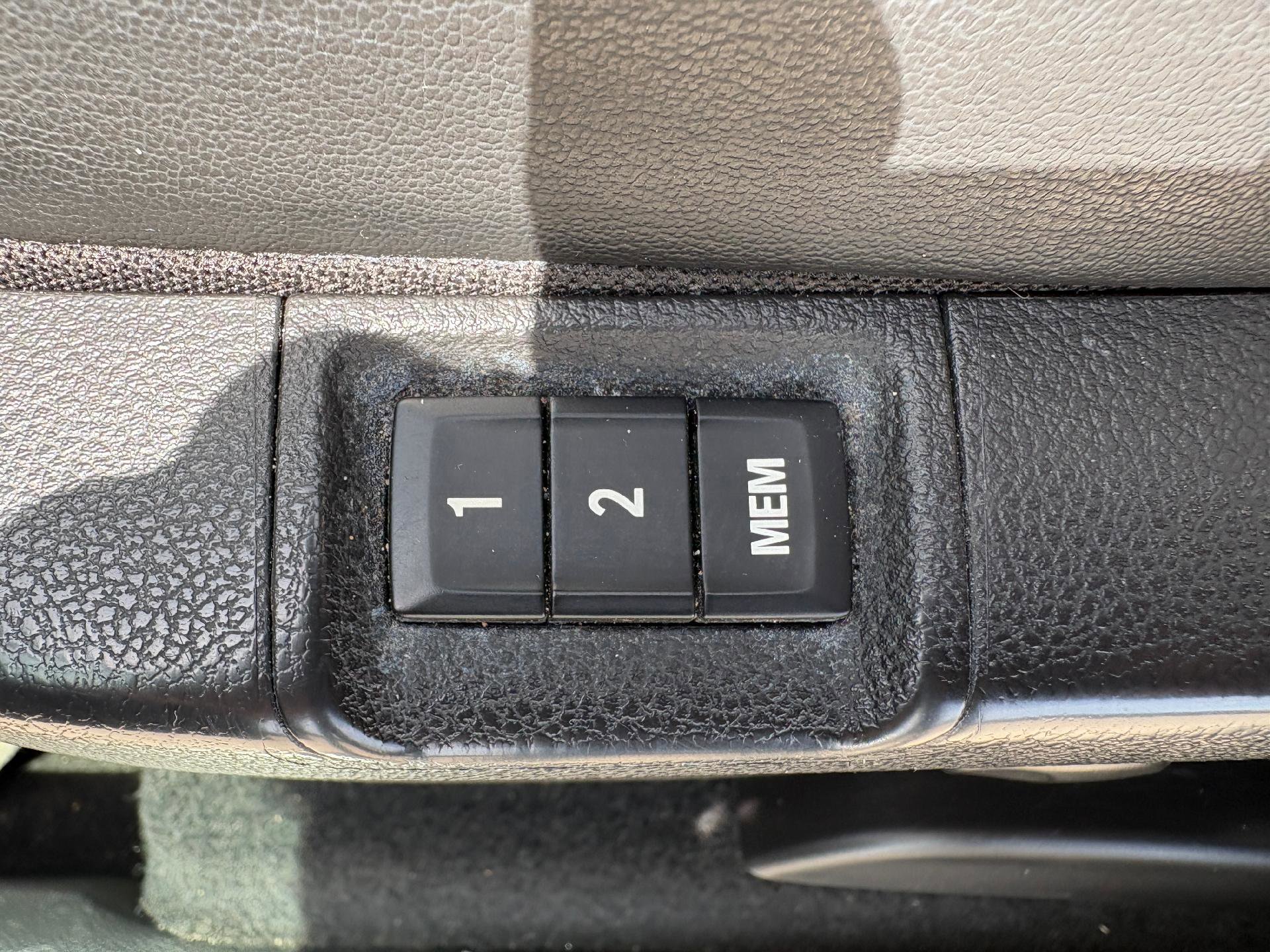 Used 2019 Buick Encore Essence AWD/4WD image 18
