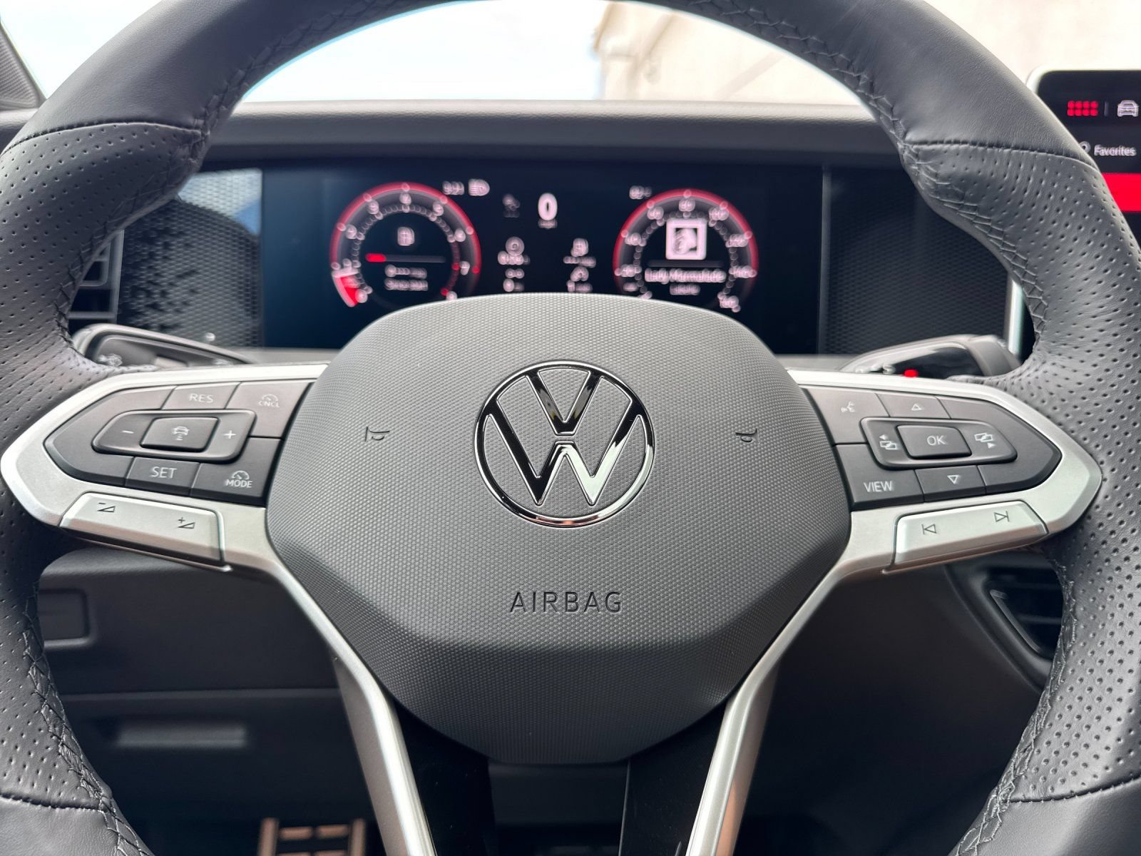 New 2026 Volkswagen Tiguan SE R-Line FWD image 23
