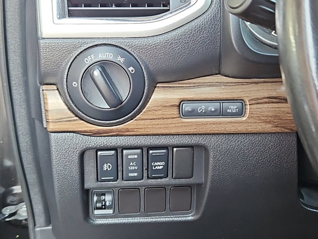 Used 2016 Nissan Titan SL AWD/4WD image 14