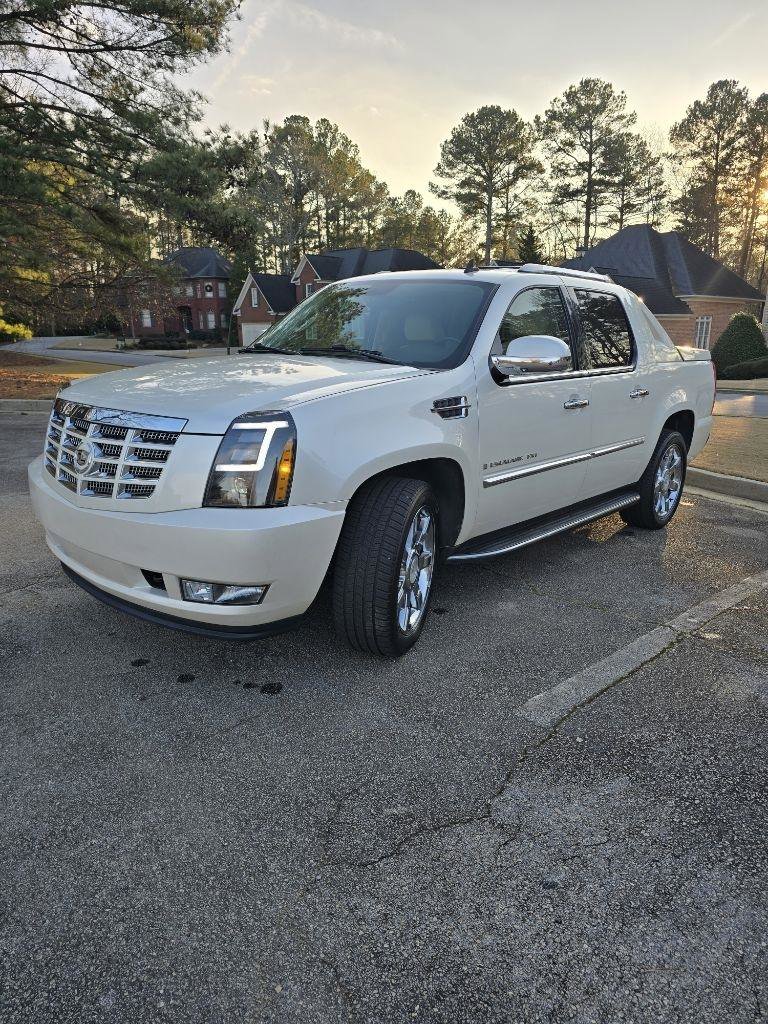 Used 2008 Cadillac Escalade EXT image 1