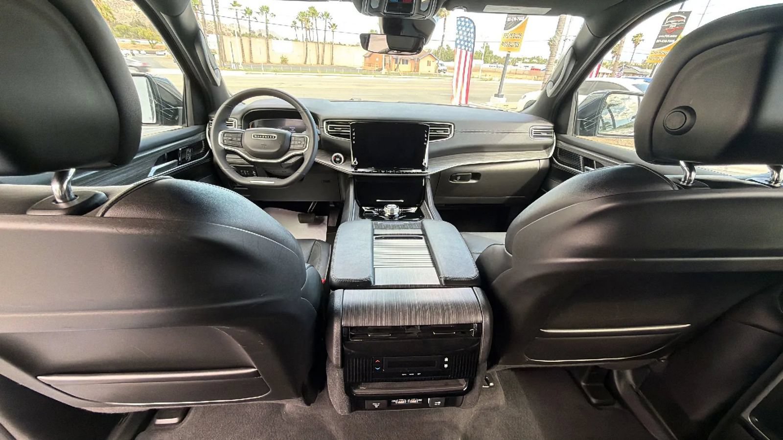Used 2024 Jeep Wagoneer L Series II w/ Flexible Seating Group AWD/4WD image 14
