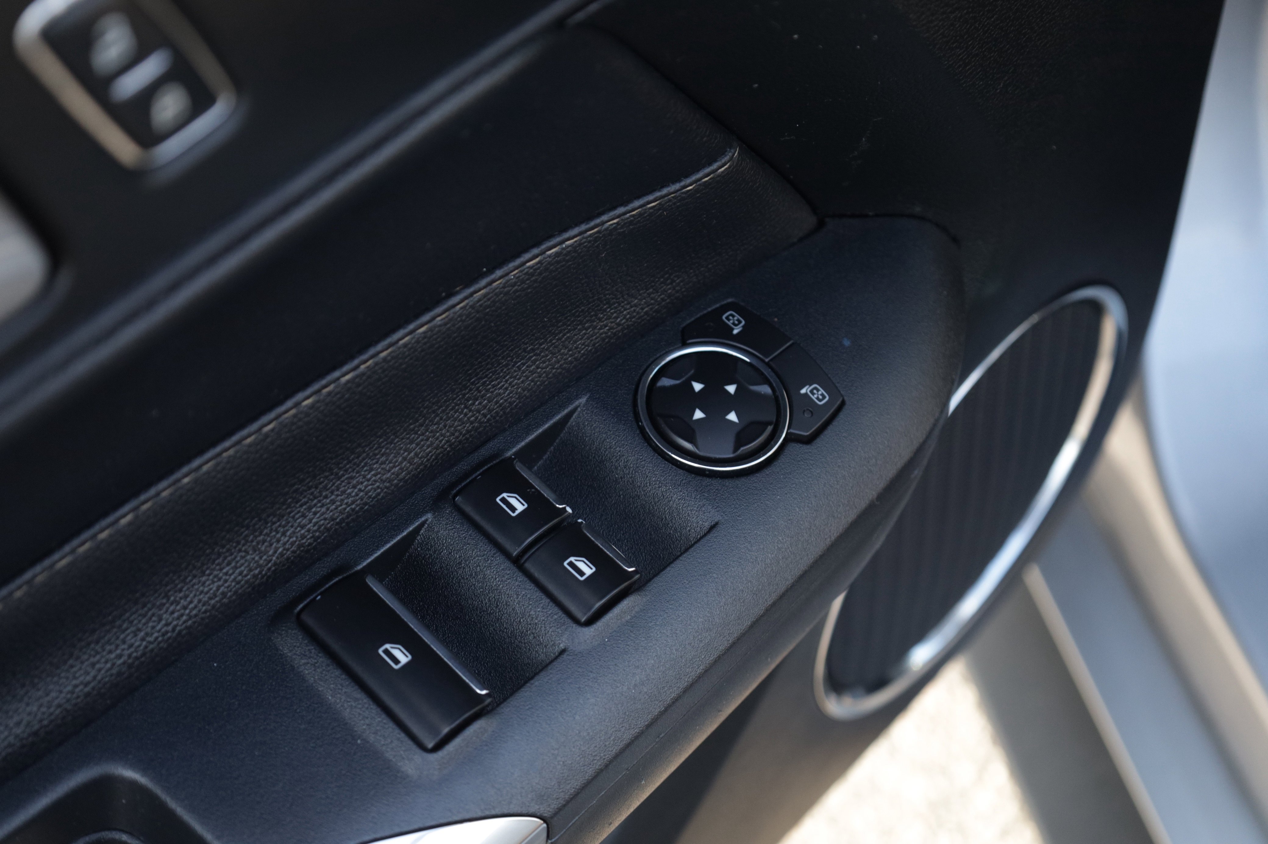 Used 2020 Ford Mustang Premium RWD image 28