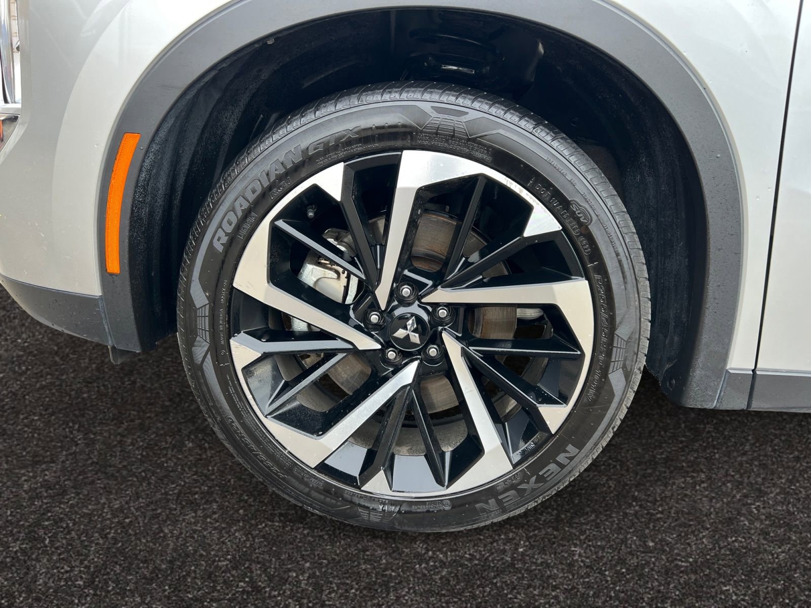Used 2023 Mitsubishi Outlander SE AWD/4WD image 14