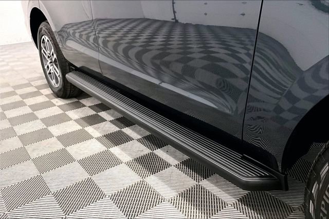 Used 2025 Ford Expedition Active image 11