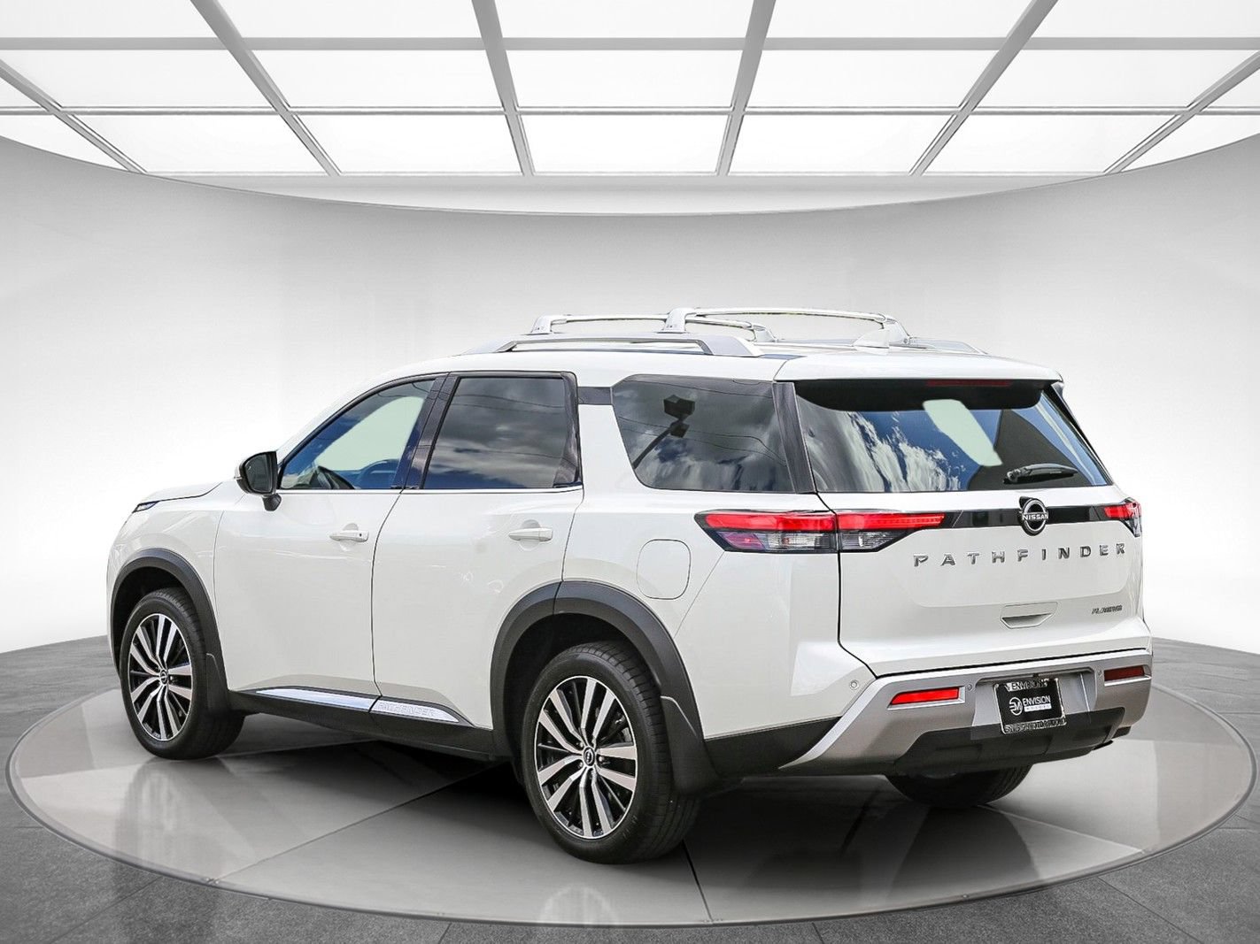 Used 2023 Nissan Pathfinder Platinum FWD image 2