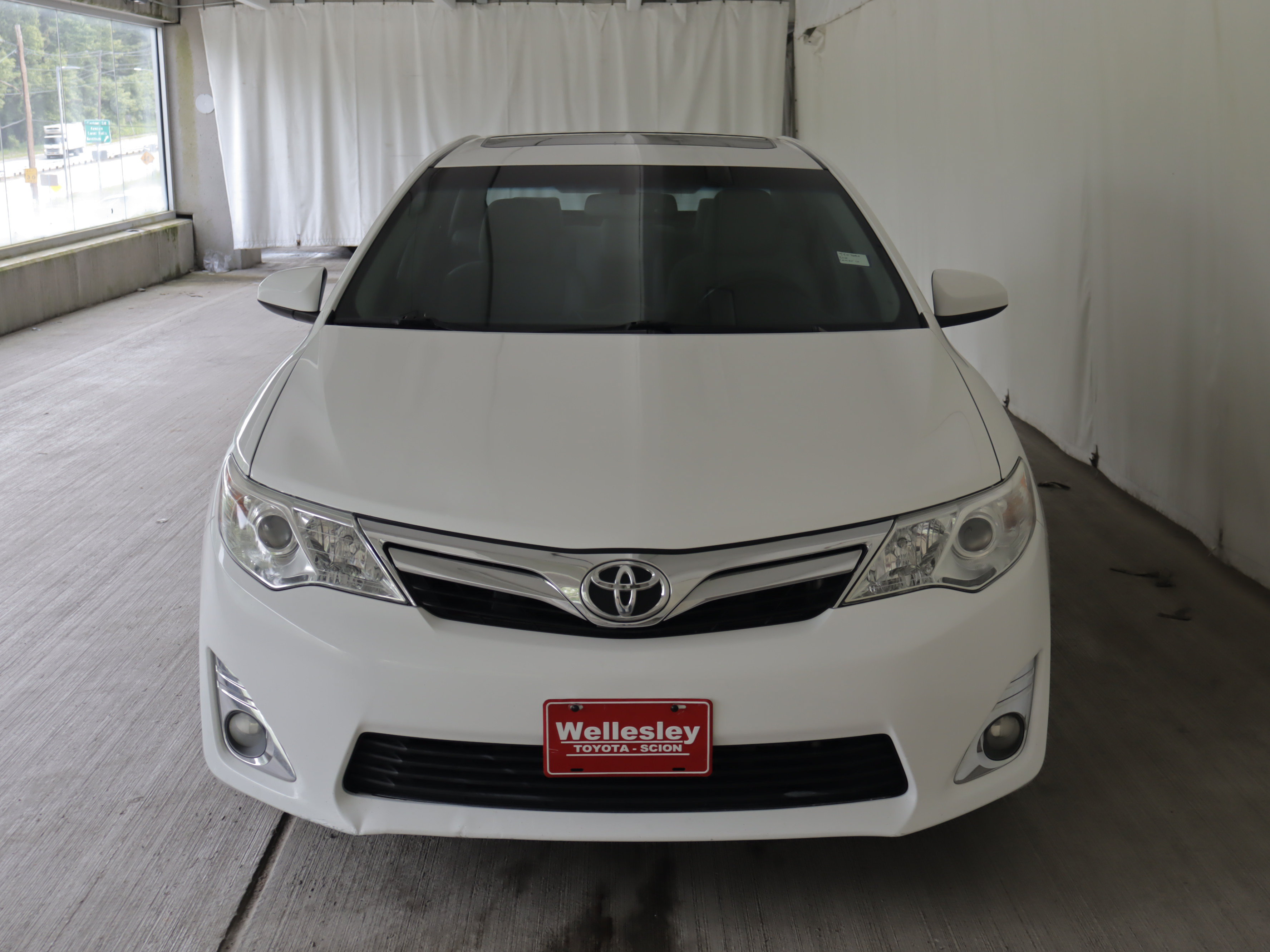 Used 2012 Toyota Camry XLE w/ Convenience Pkg FWD image 4