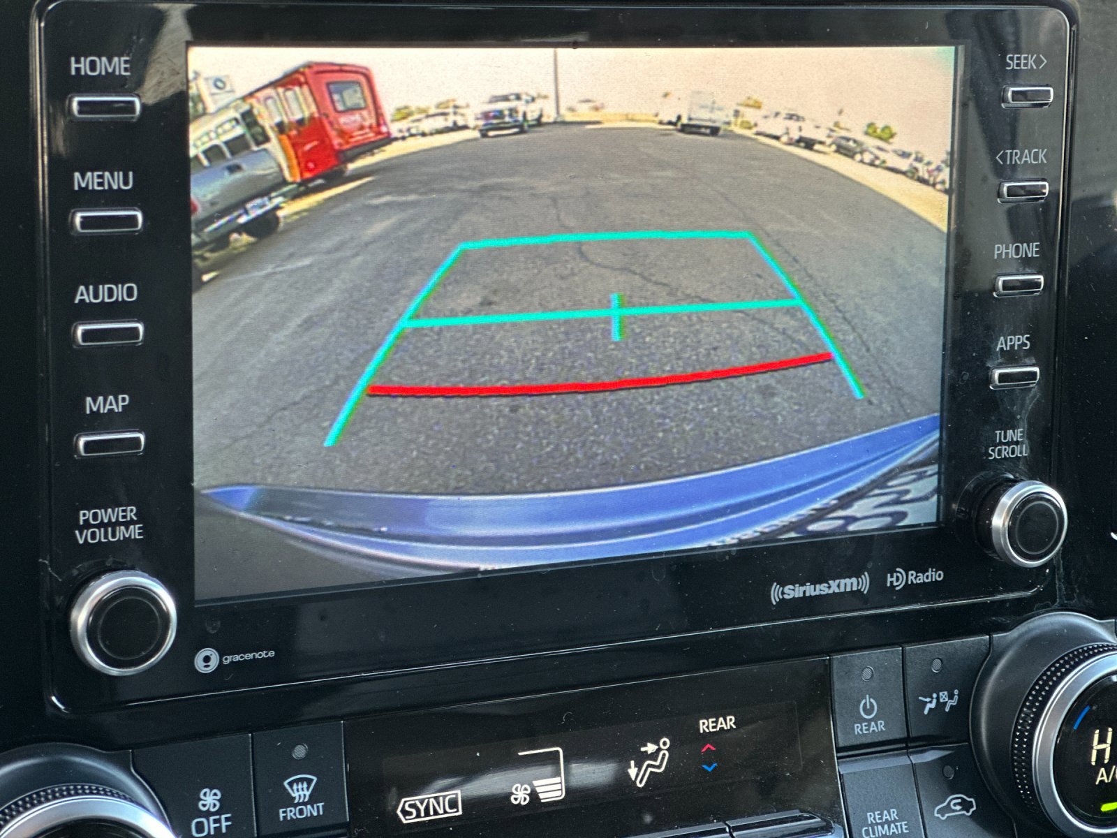 Used 2020 Toyota Highlander XLE image 21