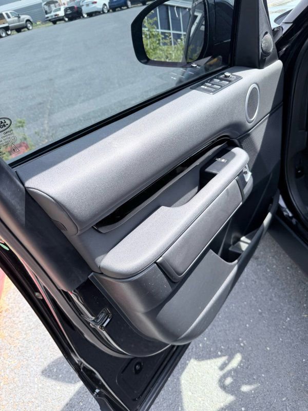 Used 2019 Land Rover Discovery SE AWD/4WD image 8