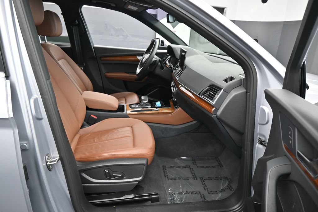 Used 2022 Audi Q5 2.0T Premium Plus w/ Premium Plus Package AWD/4WD image 46