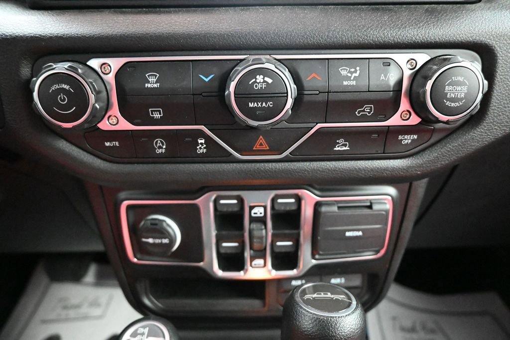 Used 2024 Jeep Gladiator Sport AWD/4WD image 16