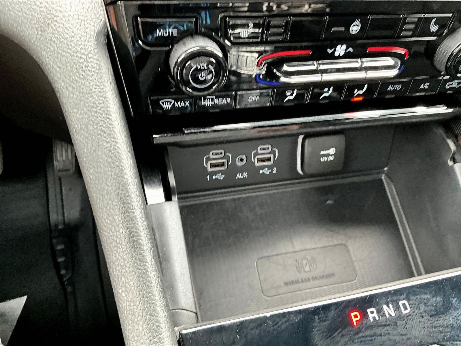 Used 2025 Jeep Grand Cherokee Laredo w/ Luxury Tech Group I AWD/4WD image 16