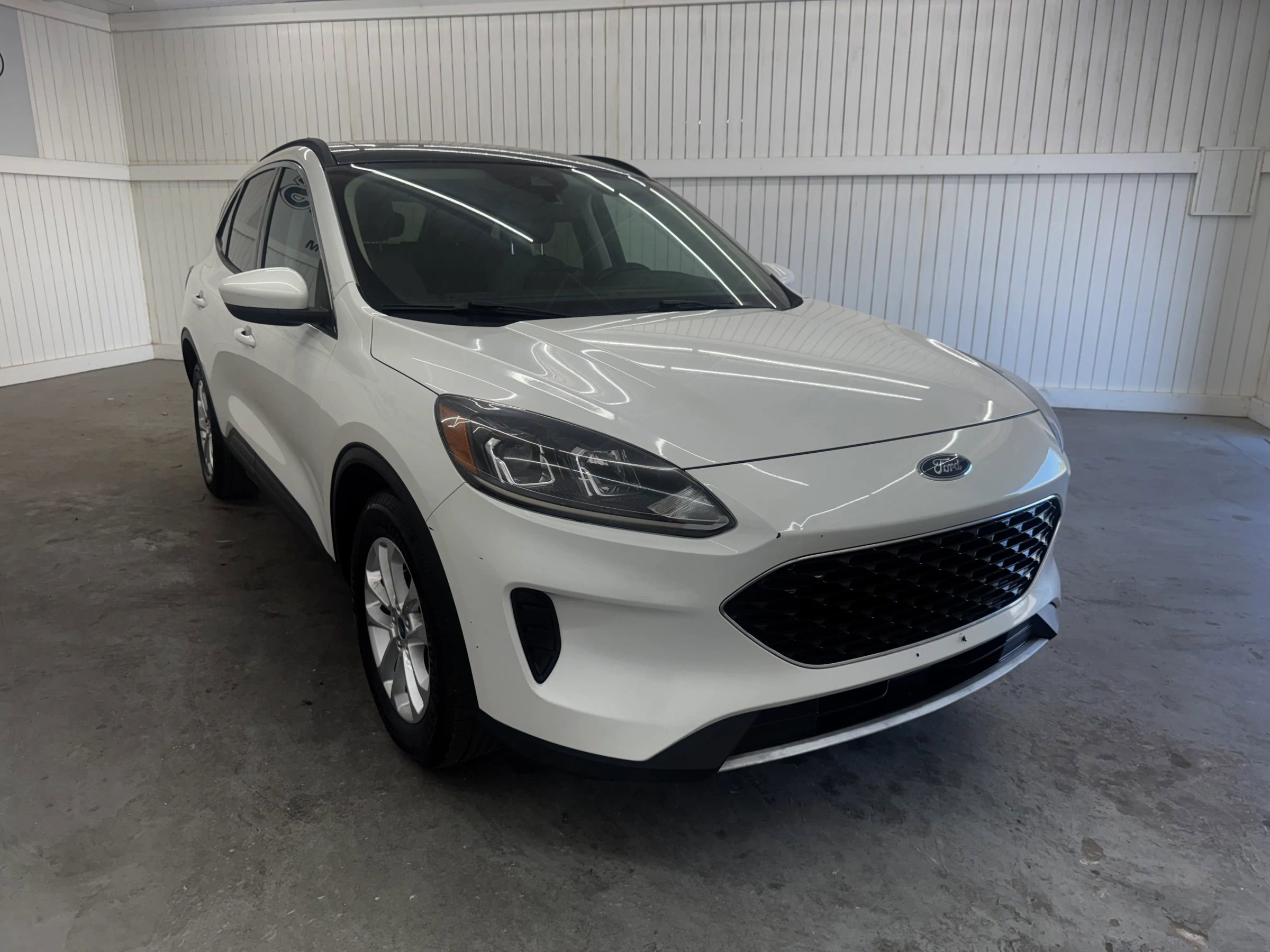 Used 2021 Ford Escape SE w/ Convenience Package image 3
