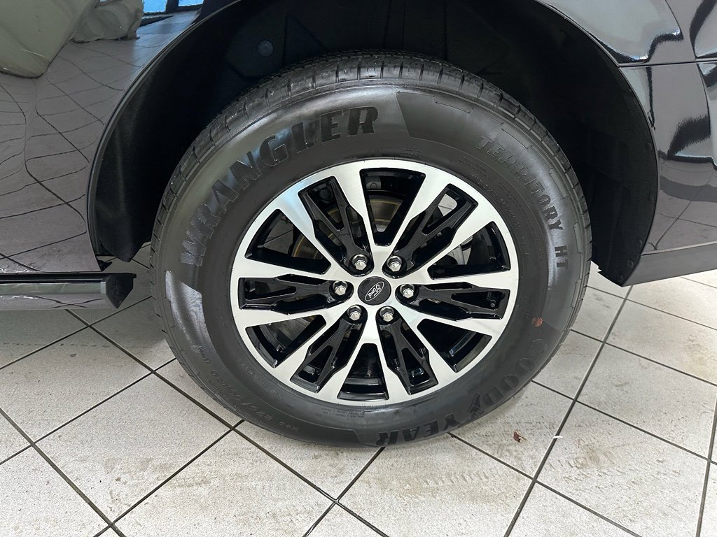 Used 2025 Ford Expedition Platinum image 12