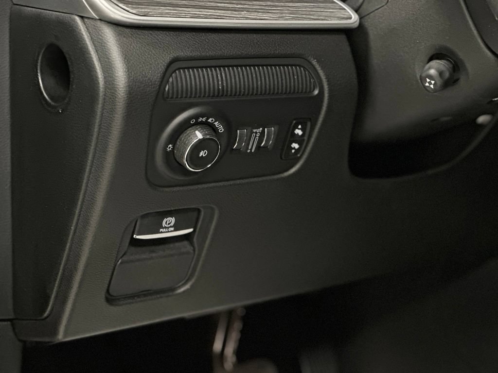 Used 2024 Jeep Wagoneer L Series II w/ Flexible Seating Group AWD/4WD image 18